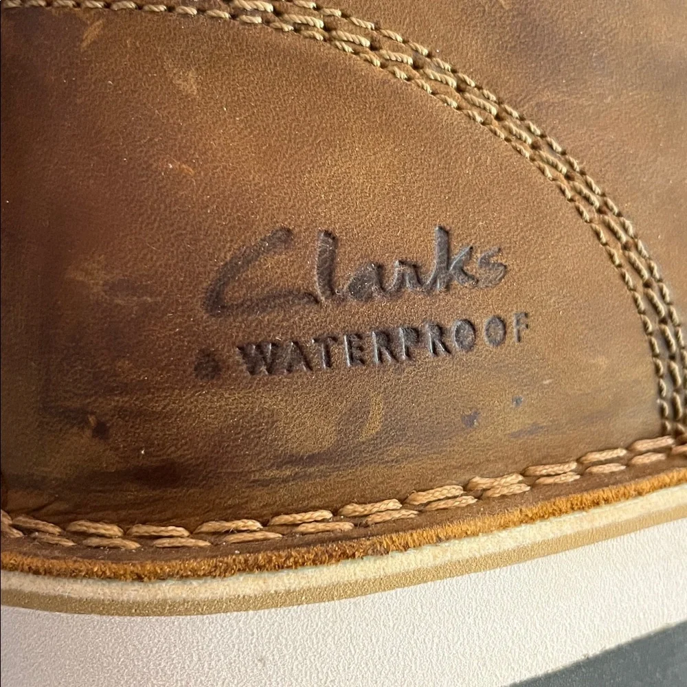 Clarks Men’s Tan Brown Leather Chukka Boots
